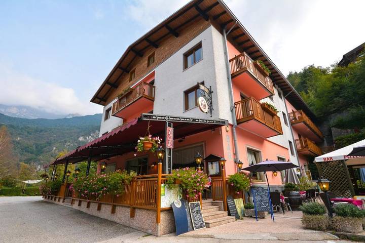 Hôtel pour 2 personnes, avec vue ainsi que jardin et piscine, animaux acceptés à Molina di Ledro - 4