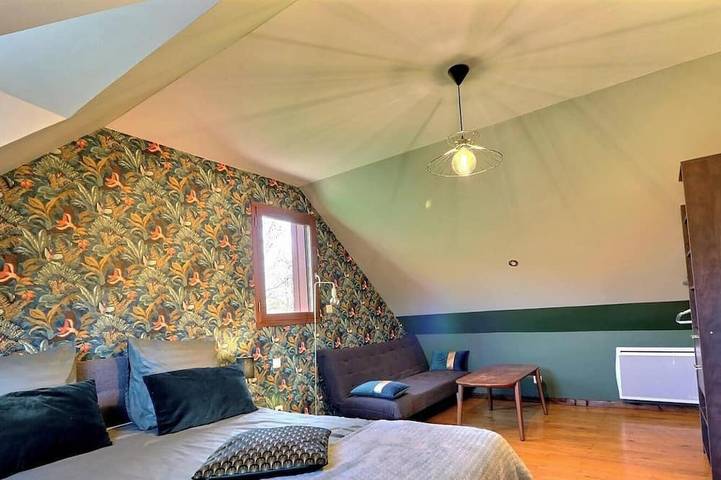 Location de vacances pour 15 personnes, avec terrasse et jardin ainsi que sauna et jacuzzi dans Gosné - 3