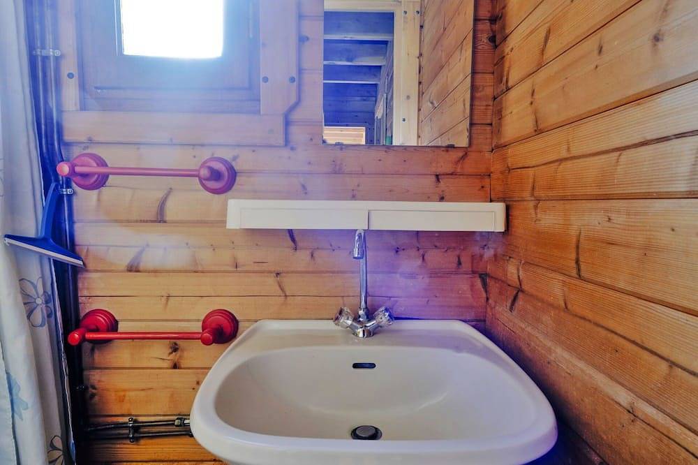 Merveilleuse maison de vacances privée pour 5 personnes avec Tv, terrasse et animaux admis in Camps-Saint-Mathurin-Léobazel, Région de Tulle