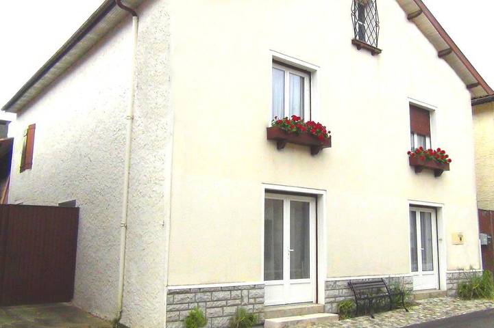 Gîte pour 8 personnes, avec terrasse et jacuzzi dans Donzacq