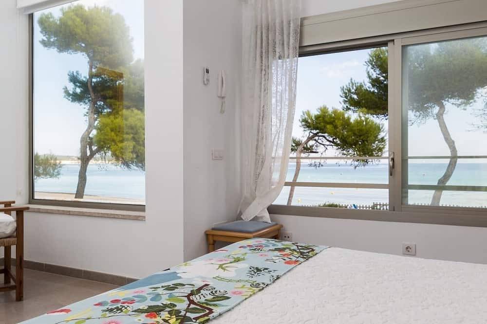 Las Gaviotas - Spectacular beachfront villa with garden in Platja de Muro in Playa de Muro, Muro