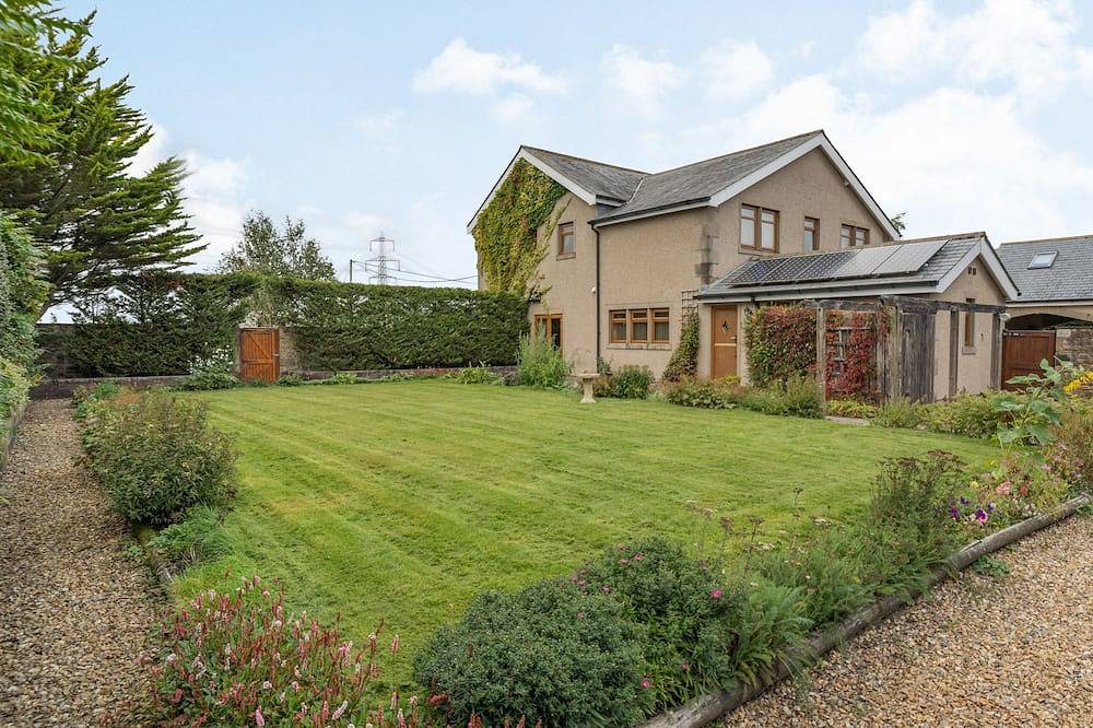 5 bedroom accommodation in Poulton-le-Fylde in Lancashire