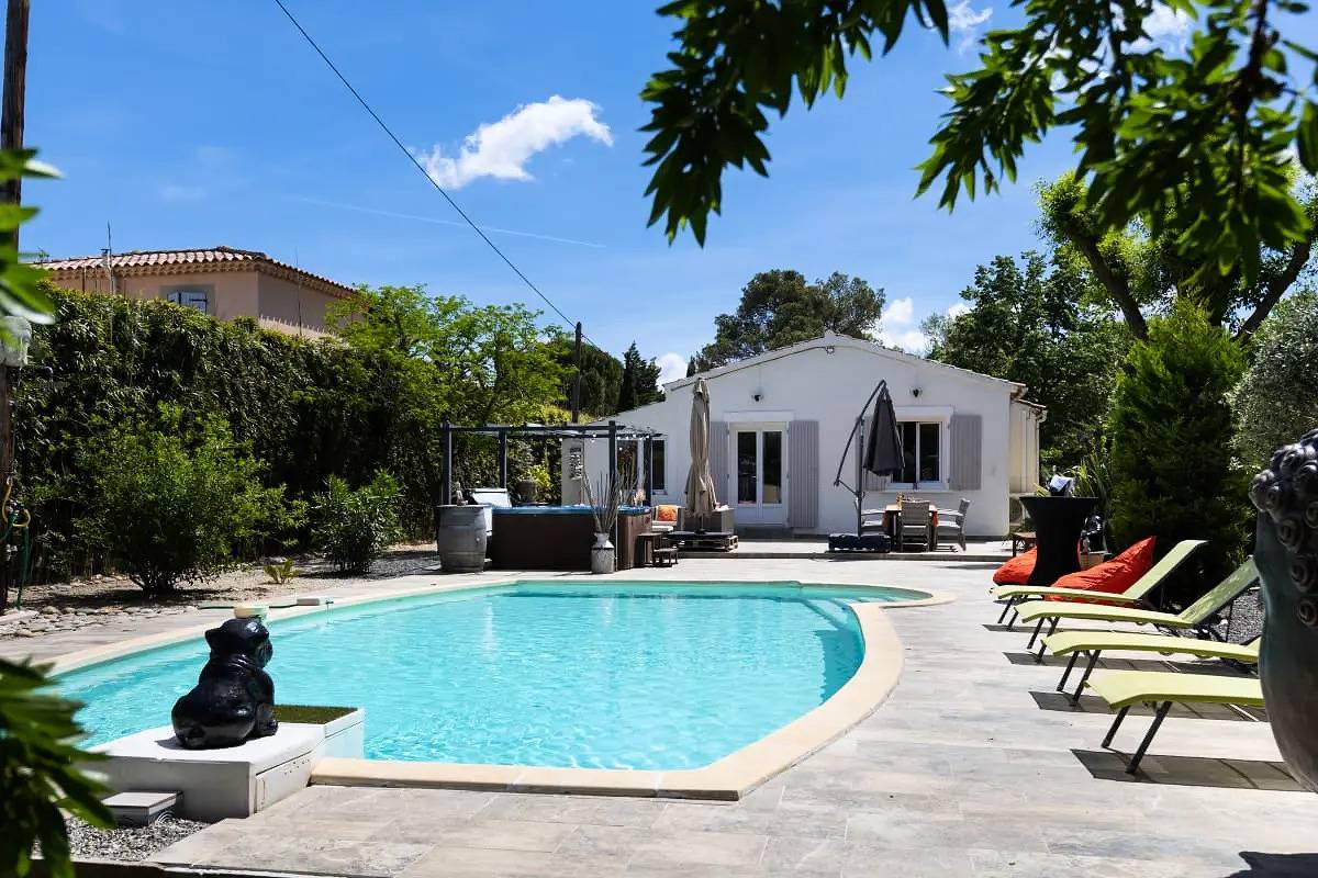 Maisons & Villas pour 10 Personnes in Le Thor, Vaucluse