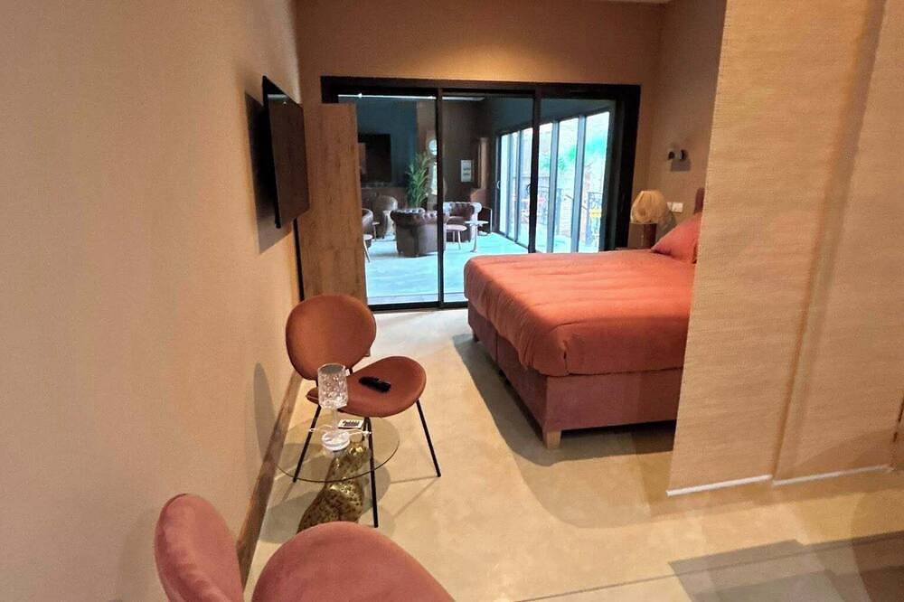 Luxury private suite, the colonial house in Torreilles, Côte d'Améthyste