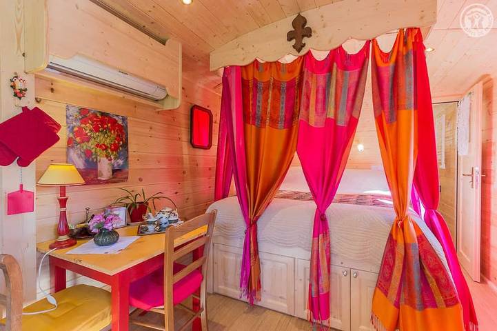 Location de vacances pour 2 personnes, avec balcon ainsi que jardin et piscine à Saint-Genix-sur-Guiers - 4