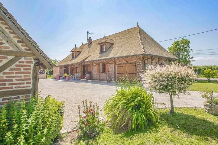 Location de vacances pour 6 personnes, avec jardin et jacuzzi dans Saint-Martin-en-Bresse