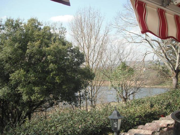 Location de vacances pour 2 personnes, avec jardin ainsi que vue sur le lac et vue à Anthé - 4