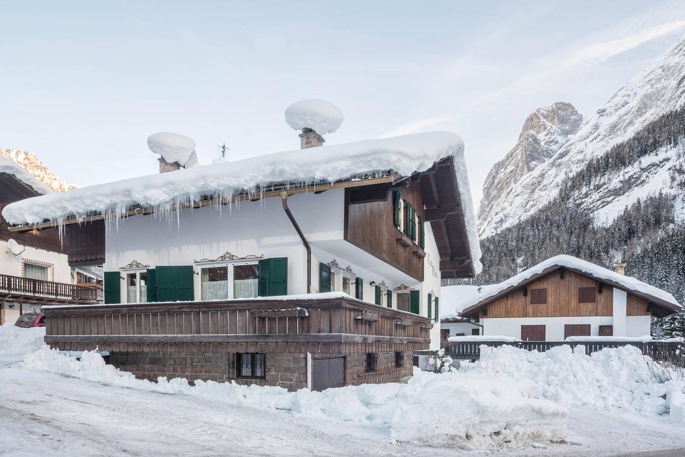 Ολόκληρο το διαμέρισμα, Comfortable Apartment “Casa Elena 2” with Mountain View, Garden & Wi-Fi; Parking Available in Penia, Canazei