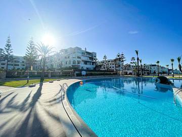 Gîte pour 4 personnes, avec vue et jardin ainsi que terrasse et piscine, animaux acceptés dans Restinga Smir