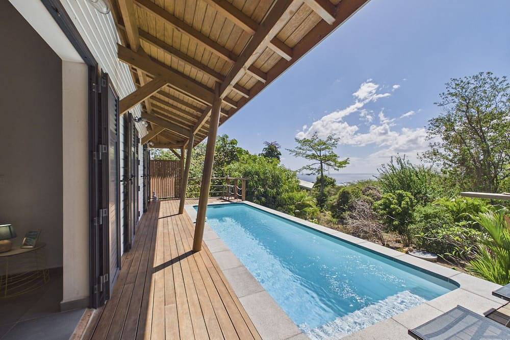 Sea view, Pool in a beautiful villa for 8 in Plage de Ferry, Deshaies