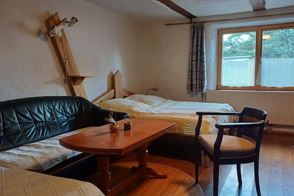 Ganze Wohnung, Platz zum Sein: Ferienwohnung in winzigem Dorf - Haustiere willkommen in Schapow, Nordwestuckermark