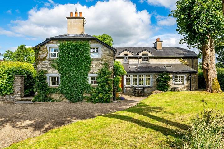 Holiday home for 14 people, with garden and terrace, with pets in Mullingar