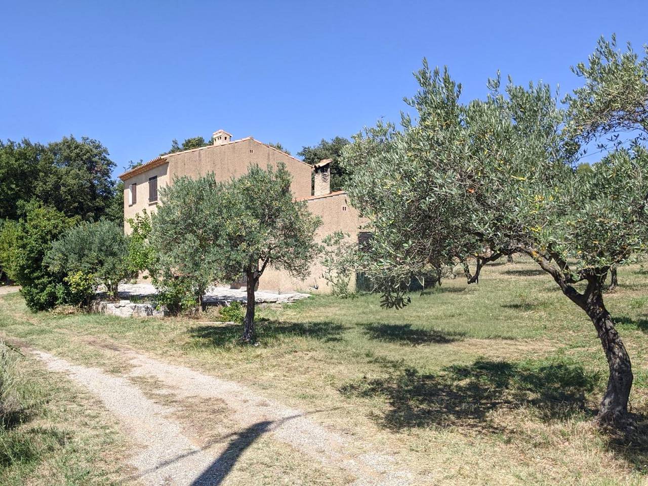 Schönes Ferienhaus mit Garten und großem Pool in Aups, Brignoles Region