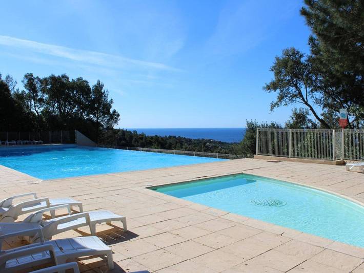 Appartement de vacances pour 6 personnes, avec balcon et piscine à Roquebrune-sur-Argens