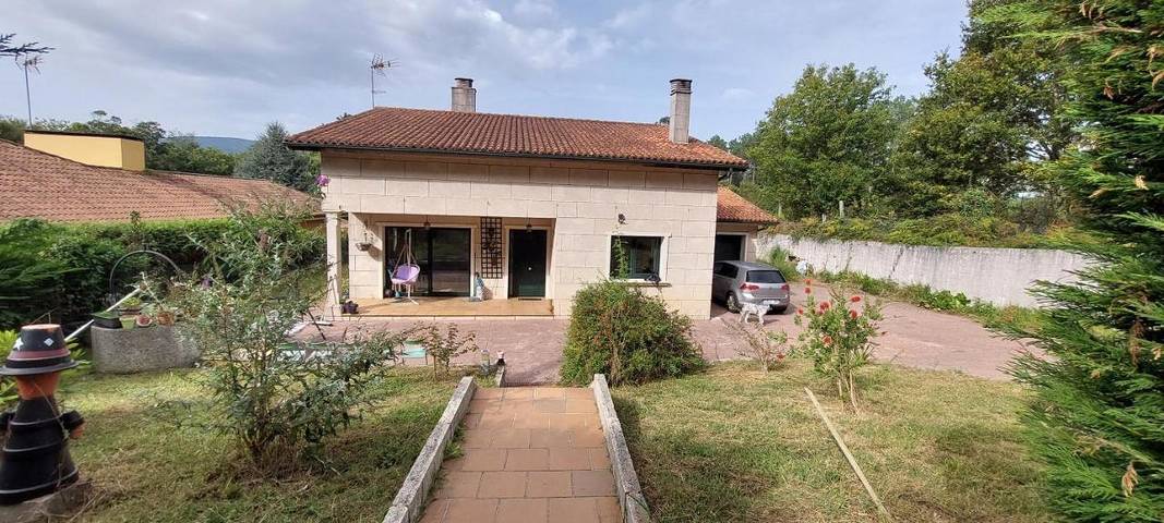 Appartement de vacances pour 4 personnes, avec Terrasse ainsi que Jardin et Vue