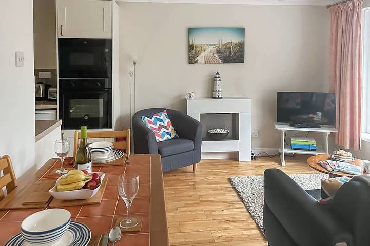 Log cabin for 2 people, with garden in Mullion