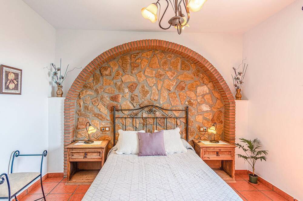 Lovely home in Mecina Bombarón in Mecina Bombarón, Alpujarra de la Sierra