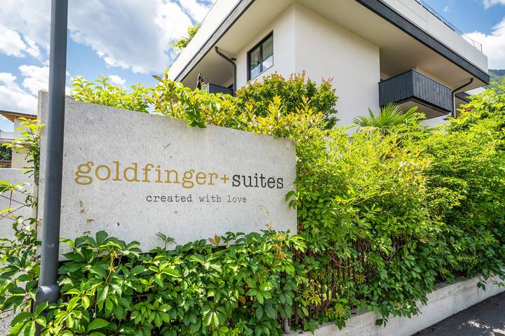 Appartamento intero, Elegante "goldfinger extraordinary Apartment" con Wi-Fi, piscina all'aperto e parcheggio in Lana di Sopra, Lana