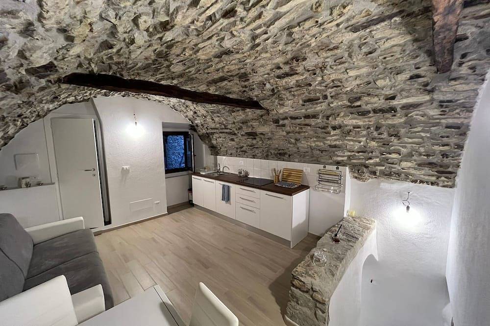 Ganze Wohnung, The cave, medieval village between history and Art in Apricale, Ligurische Alpen