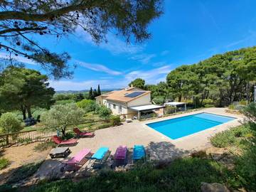 Cottage pour 2 personnes, avec terrasse ainsi que jardin et piscine à Armissan