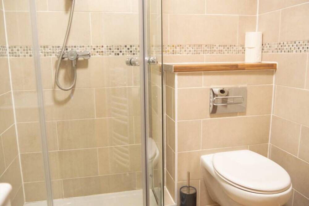 Hel lejlighed, Light, Bright Apartment Tucked Away by Bordeaux Harbour in Guernsey