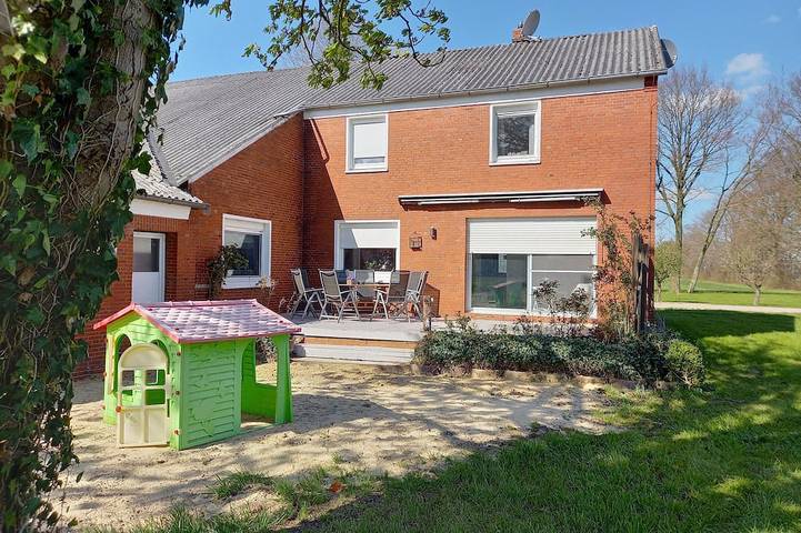 Location de vacances pour 8 personnes, avec jardin et terrasse à Rhauderfehn