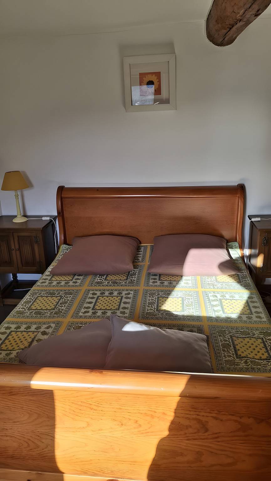 Room 'Tournesol' with Mountain View, Shared Terrace and Wi-Fi in Montbrun-les-Bains, Nyons region