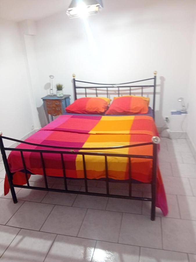 Gîte pour 3 personnes, avec terrasse et vue à Meynes - 4