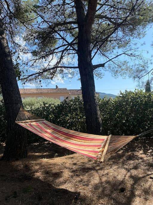 Location de vacances pour 4 personnes, avec piscine ainsi que vue et jardin à Cuges-les-Pins - 4