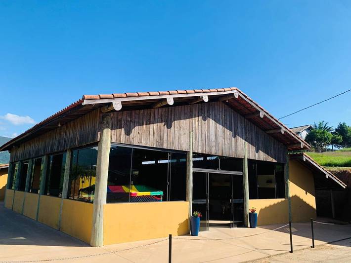 Pousadas para 3 pessoas, com piscina e jardim e ainda piscina infantil em Vargem