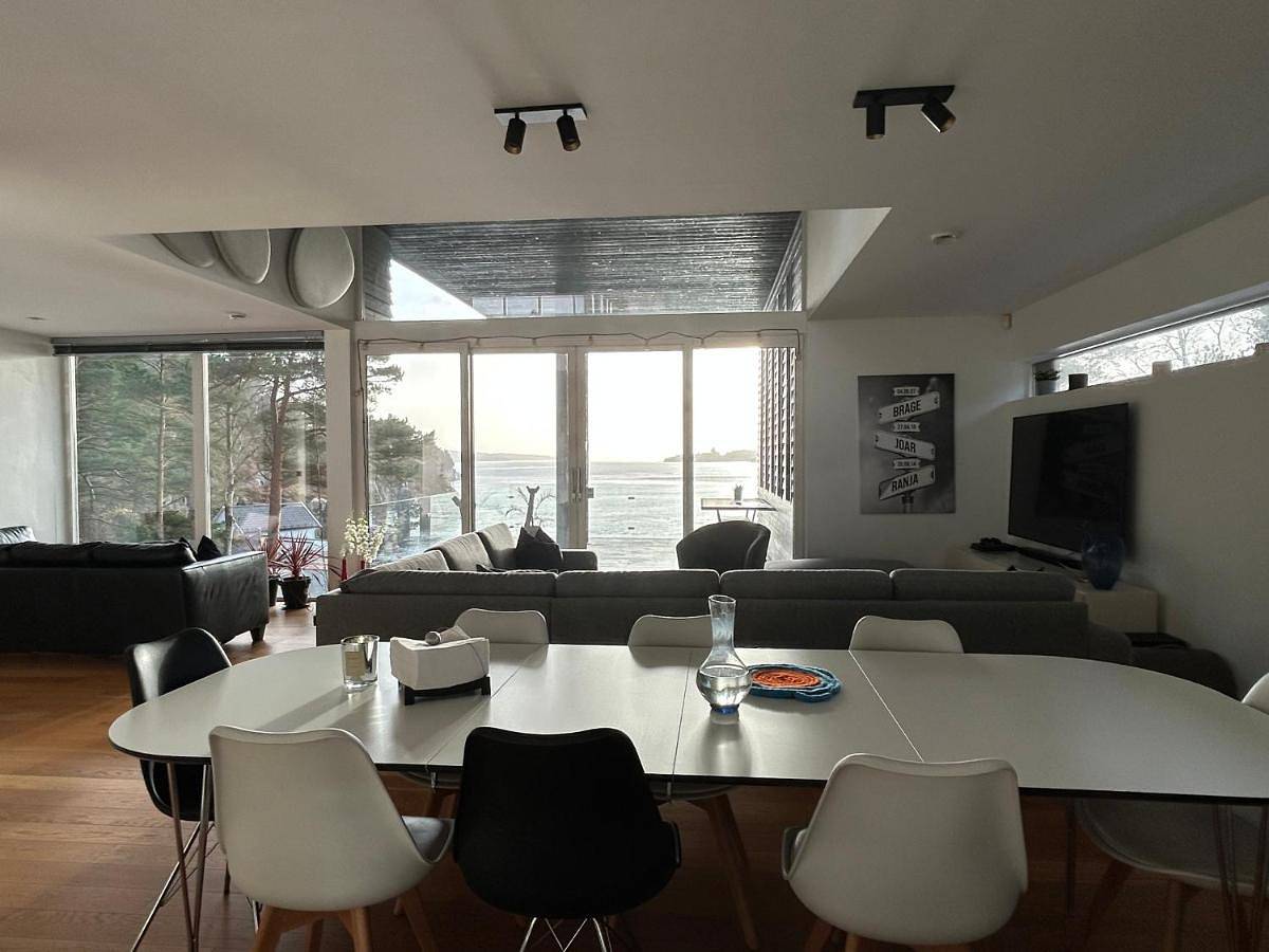 Nydelig villa ved sjøen med oppvarmet basseng in Bergen, Vestland