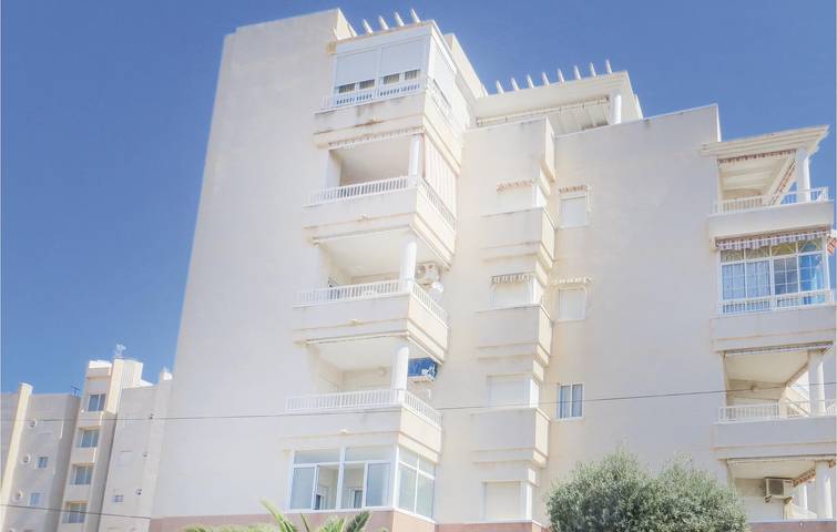 Vacation apartment for 4 people, with pool and terrace in Torrevieja