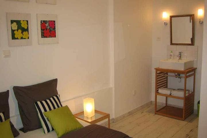 Ganze Wohnung, F1 modern, Klimaanlage, Parkplatz, Wlan, Terrasse, 2 Schritte vom Strand entfernt in La Ciotat, Marseille und Umgebung