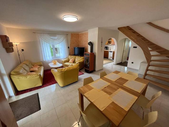 Ferienhaus für 10 Personen, mit Balkon und Terrasse sowie Garten in Balatonmariafürdö