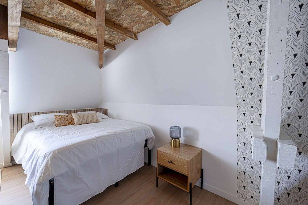 Entire apartment, Les Maisons Acajou / Charming Spicy Chalet studio in Châtellerault, Vienne