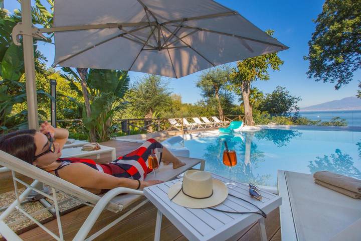 Villa con piscina per 24 persone, con Balcone e Vista oceano nonché Idromassaggio e Terrazza a Napoli