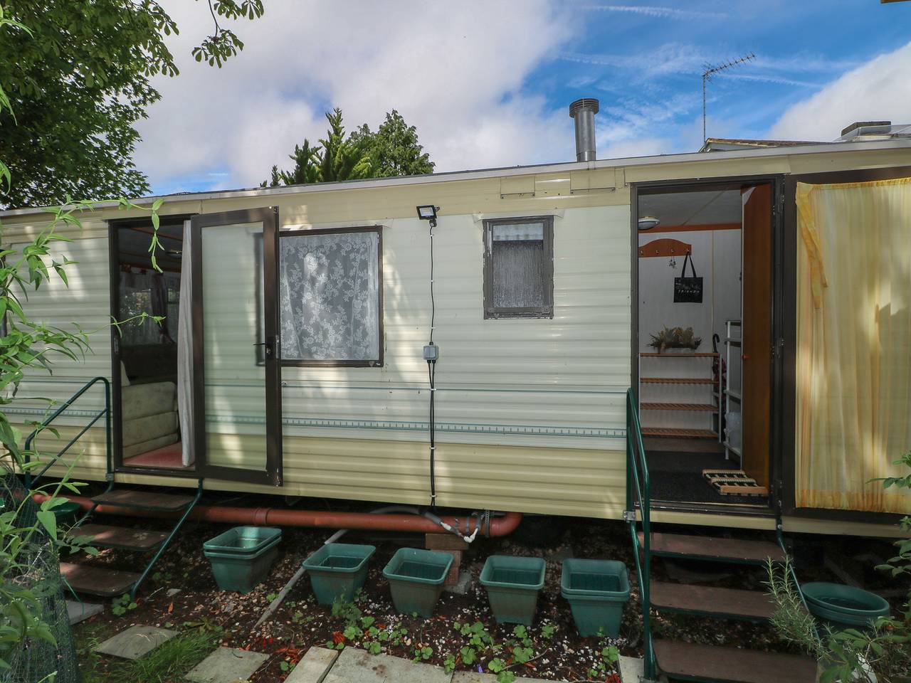 10 Cater Gardens in Worplesdon, Guildford