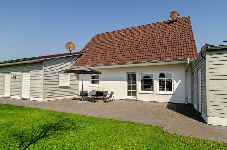 Casa de vacaciones 'Ferienhaus Wiesmoor' con terraza privada, jardín privado y Wi-Fi in Wiesmoor, Distrito de Aurich