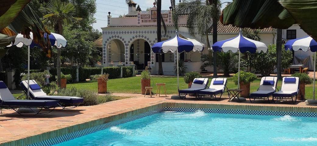 Location de vacances pour 14 personnes, avec jardin ainsi que jacuzzi et piscine à Manises