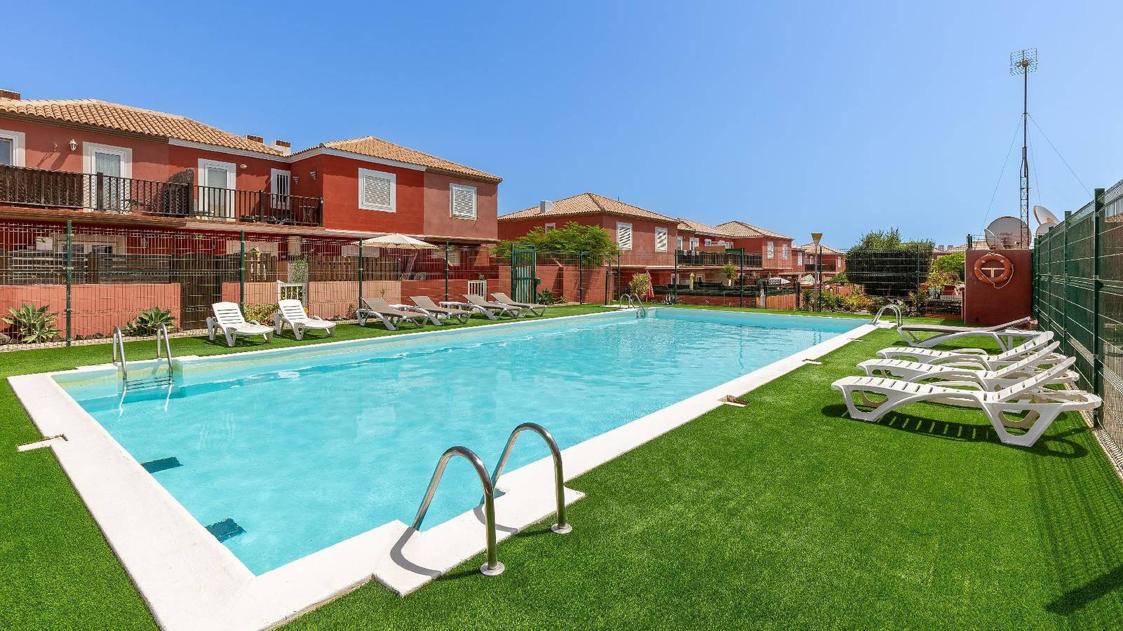 Poolside-Terrassenwohnung: Nähe Strand & Essen in Caleta De Fuste, Antigua