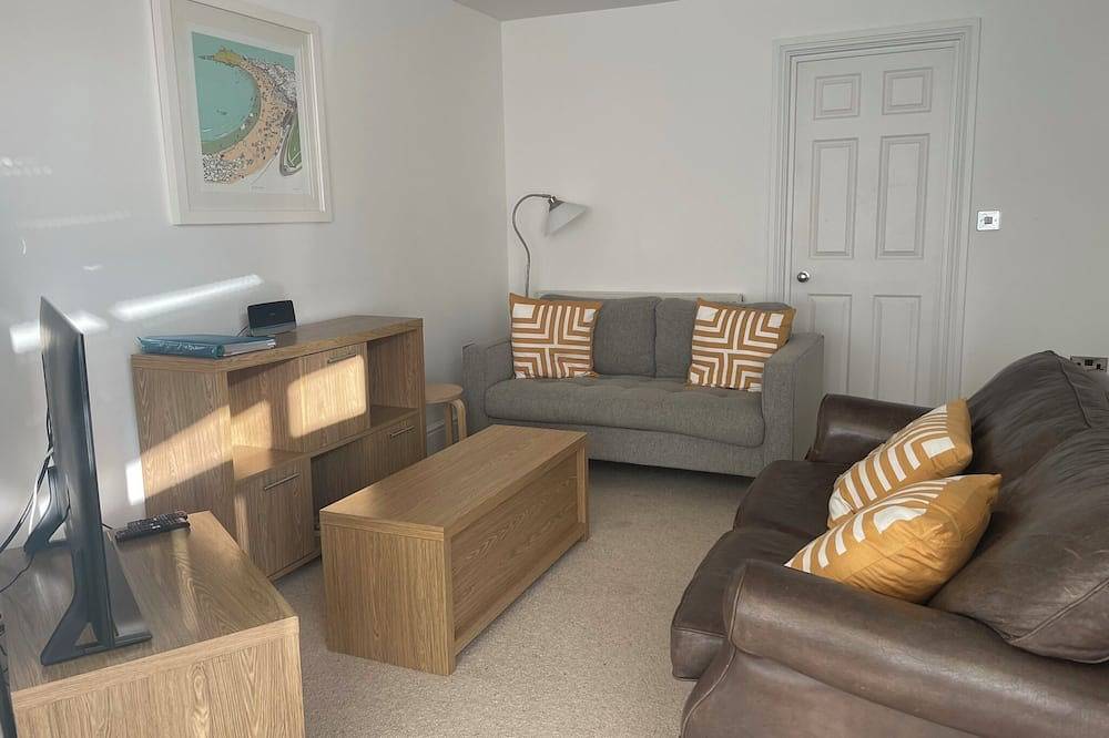 Entire apartment, Lovely, light and spacious Ground Floor Apartment With Terrace in St.Ives in St. Ives, Cornwall