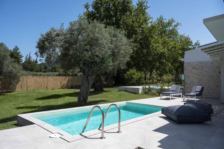 Ferienhaus für 2 Personen, mit Balkon und Terrasse sowie Garten und Pool