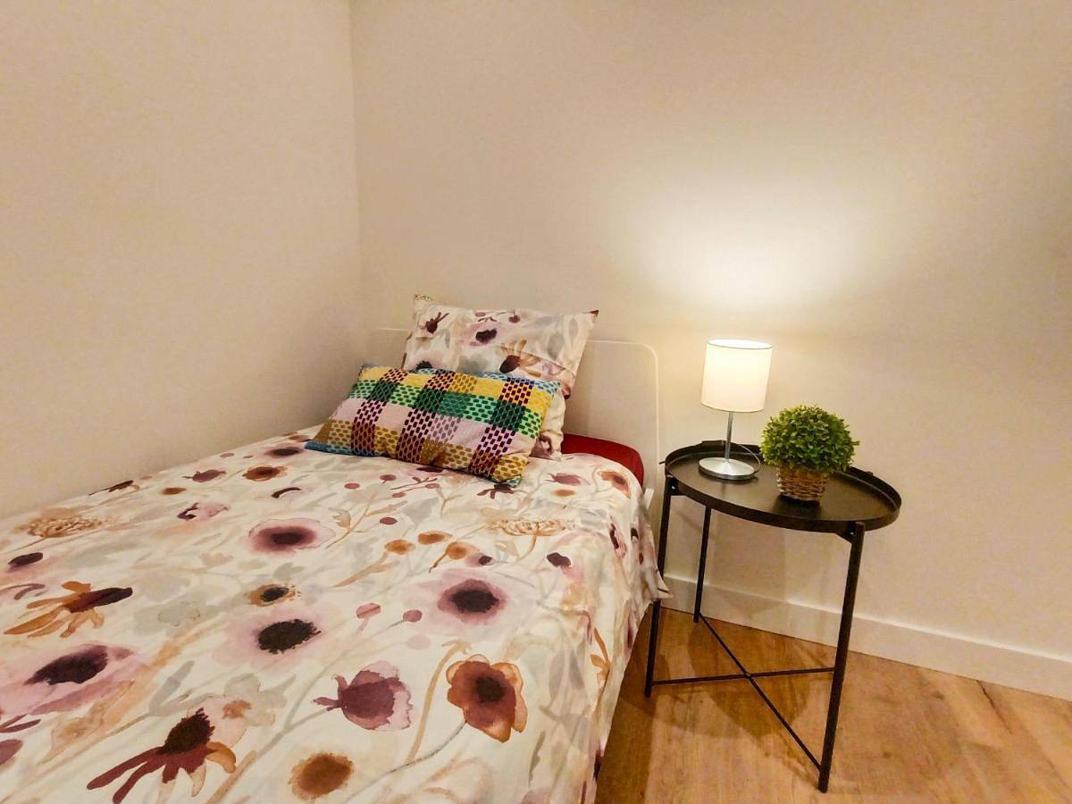 Twin Room with Shared Bathroom in Barcelona Centre, Barcellona