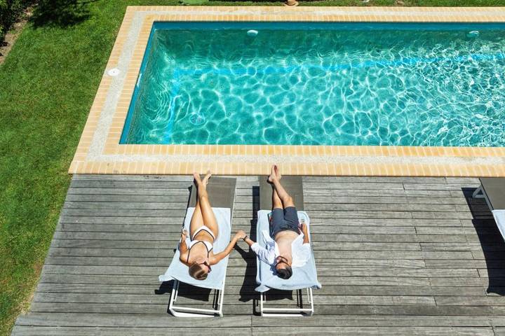 Location de vacances pour 10 personnes, avec terrasse et vue ainsi que jardin et piscine dans Pefkochori - 4