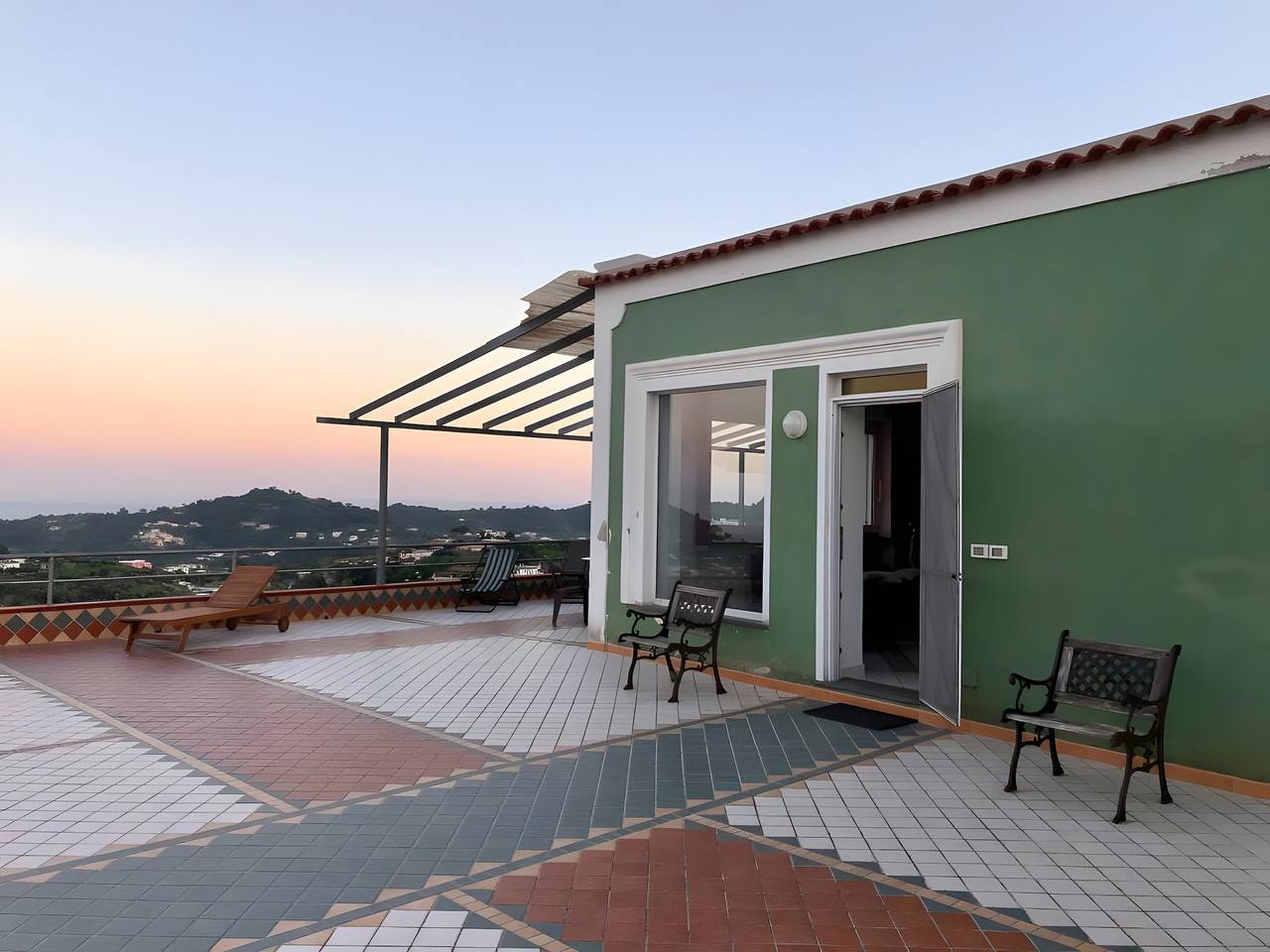 Entire apartment, Apartment 'Casa Grande Con Terrazza Vista Mare' with Sea View, Private Terrace and Wi-Fi in Barano d'Ischia, Ischia