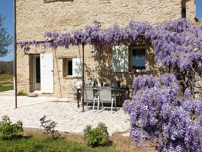 Gîte pour 5 personnes, avec Terrasse ainsi que Jardin et Vue à Lurs