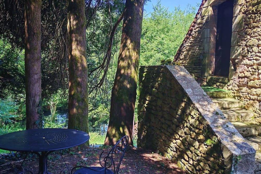 Geheel appartement, Studio \"Vert d'Eau\" mit Blick auf das Wasser in Urval, Périgord Pourpre