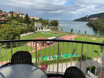 Gîte pour 8 personnes, avec vue ainsi que terrasse et vue sur le lac à Busturia