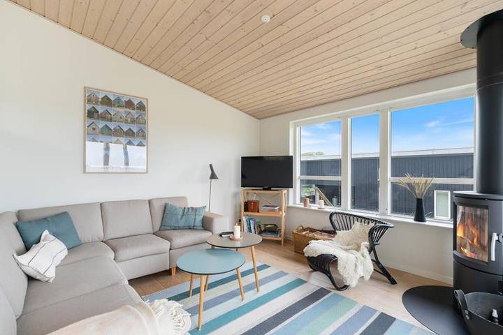 Gemütliches und strandnahes Ferienhaus mit Kaminofen in Hvide Sande, Holmsland Klit