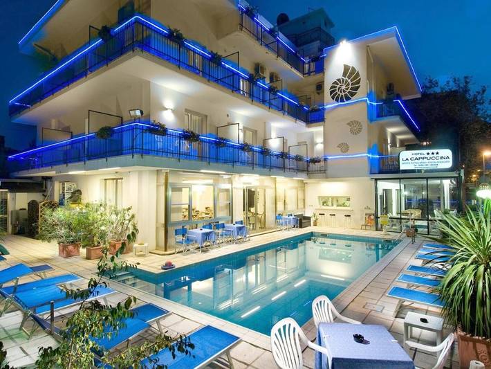 Hotel per 3 persone, con Terrazza e Piscina a Riccione